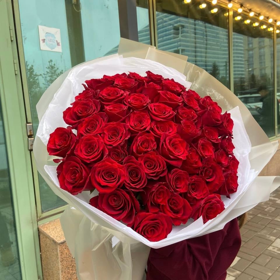 Авторский букет от 18:42 с доставкой по Астане